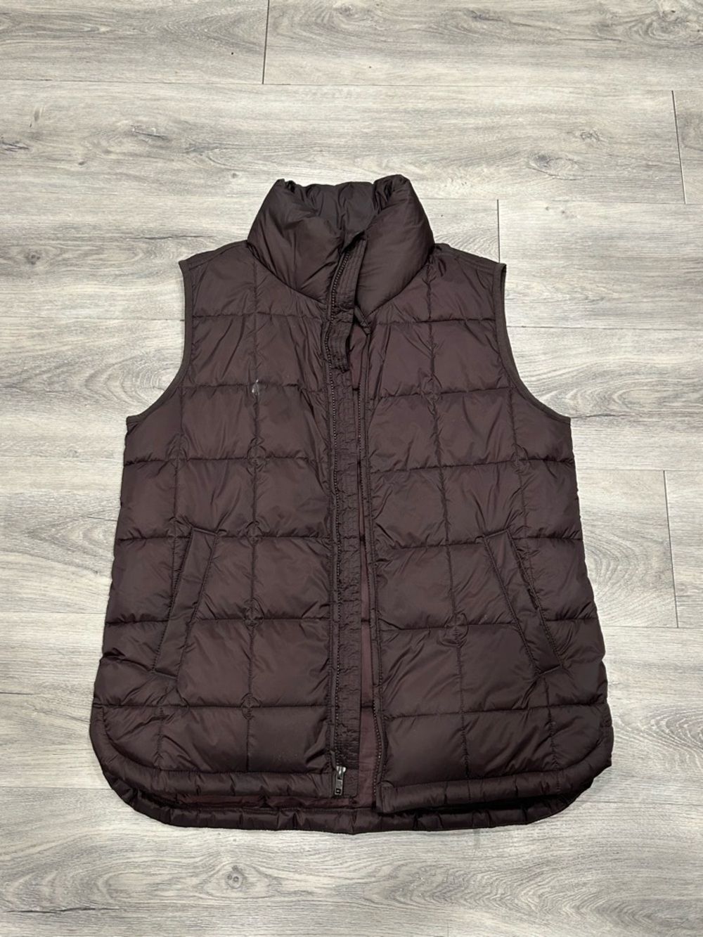 GAP Quilted Puffer Vest in Dark Brown